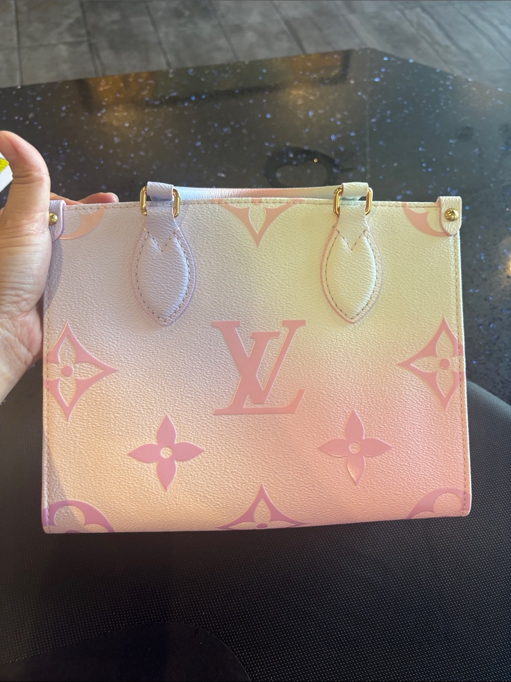 Louis Vuitton onthego pm sunrise